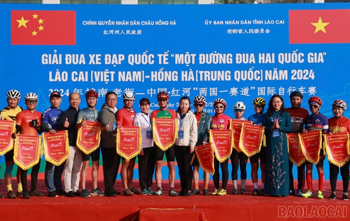 Vietnam and China co-host international cycling race